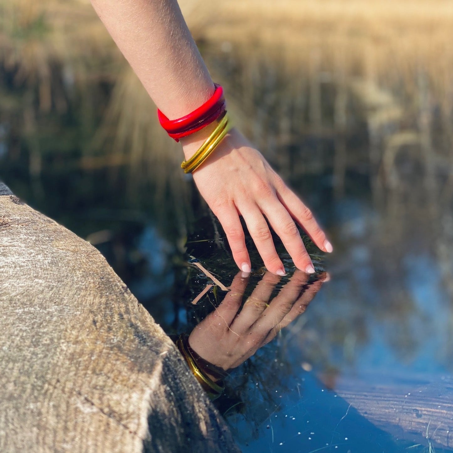 BRACELET-LAQUER RED-SLINGHER